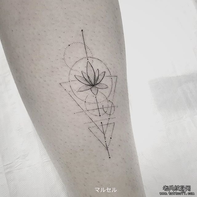 几何线条莲花纹身