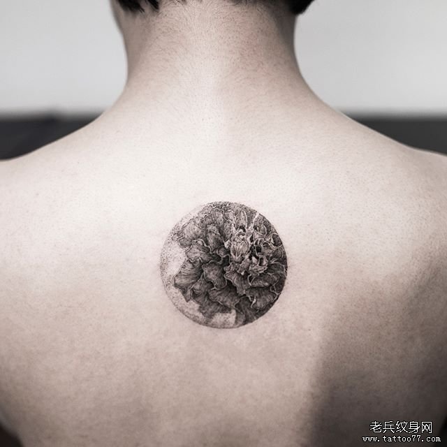 后背 花 圆圈纹身