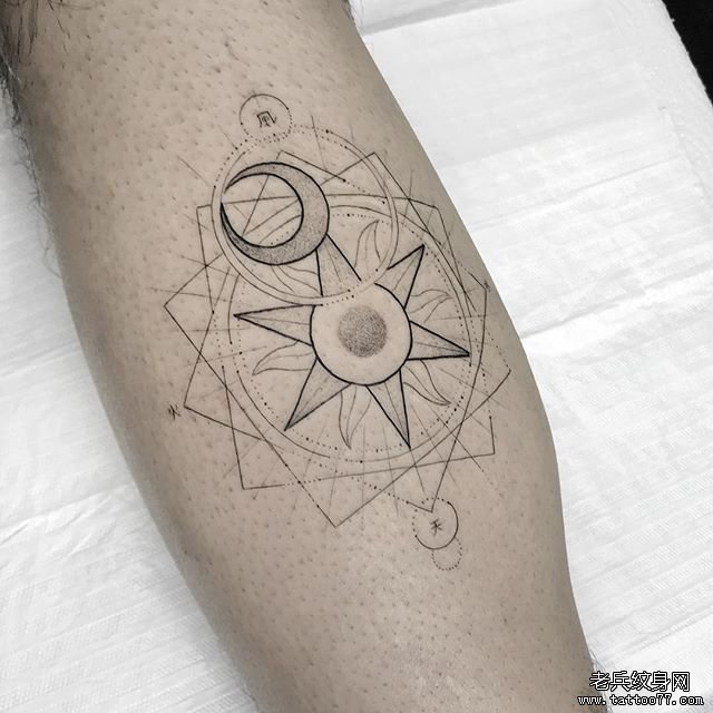 腿部简笔几何纹身图案