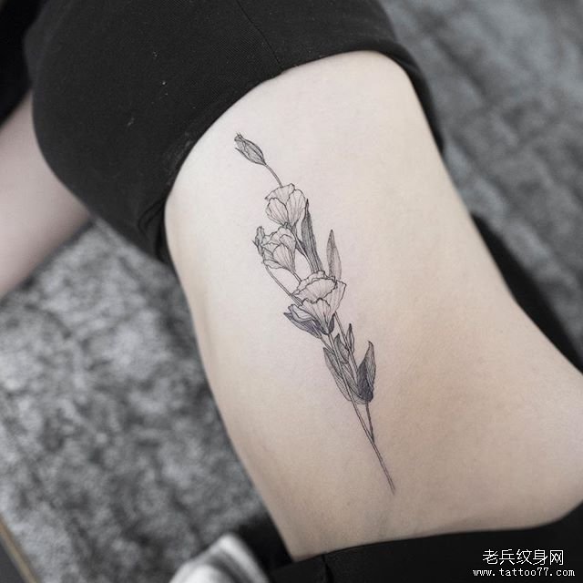 花卉 侧腰纹身