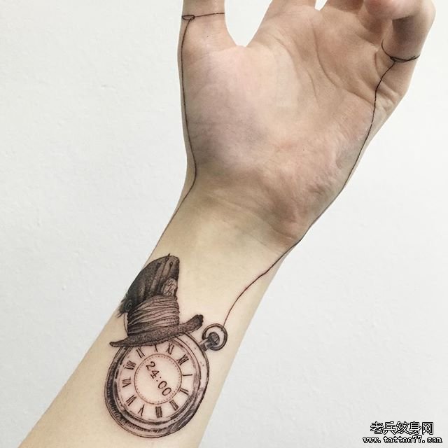 怀表 手臂文身