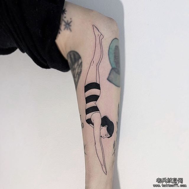 个性简笔女孩纹身