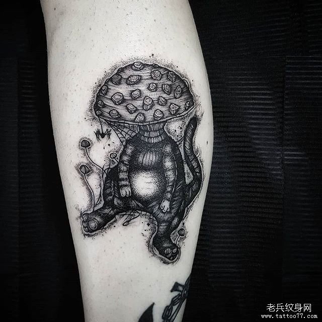 腿部暗黑蘑菇纹身