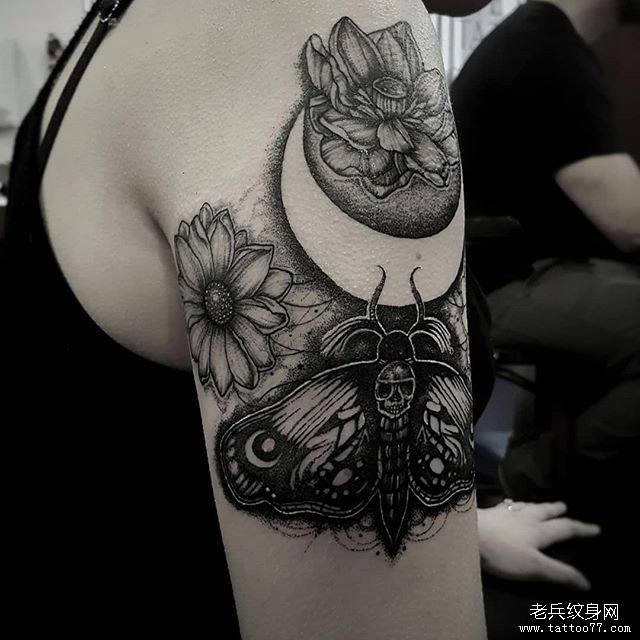 暗黑蝴蝶花卉纹身