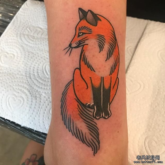 色彩狐狸纹身