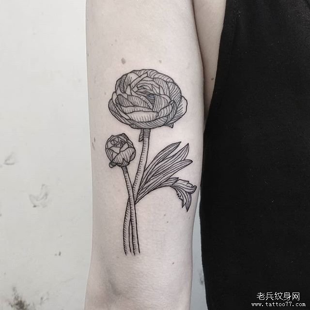 线条花卉纹身