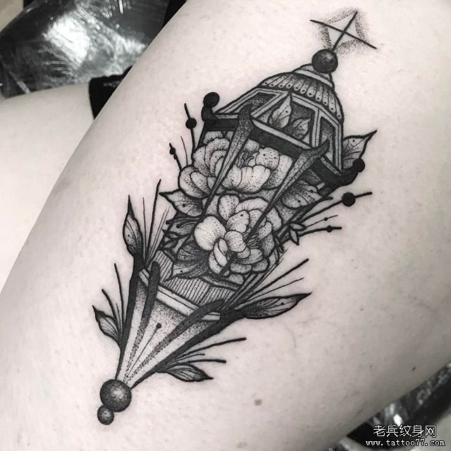 灯塔花纹身