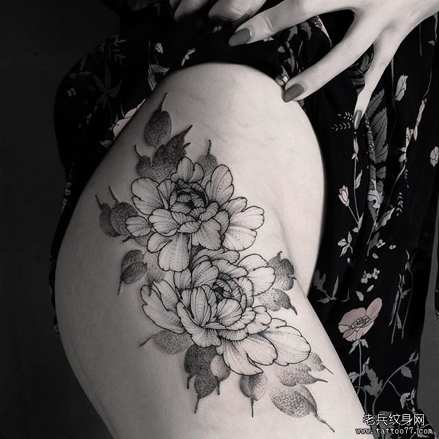大腿性感牡丹纹身