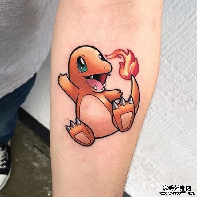手臂彩色神奇宝贝纹身