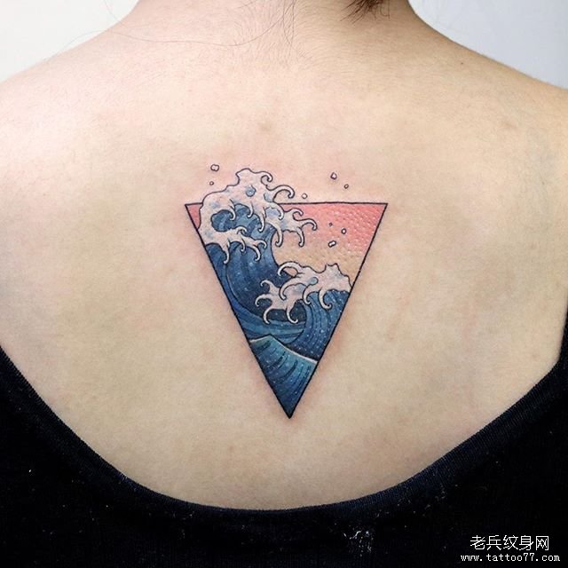 后背小清新日式海浪纹身