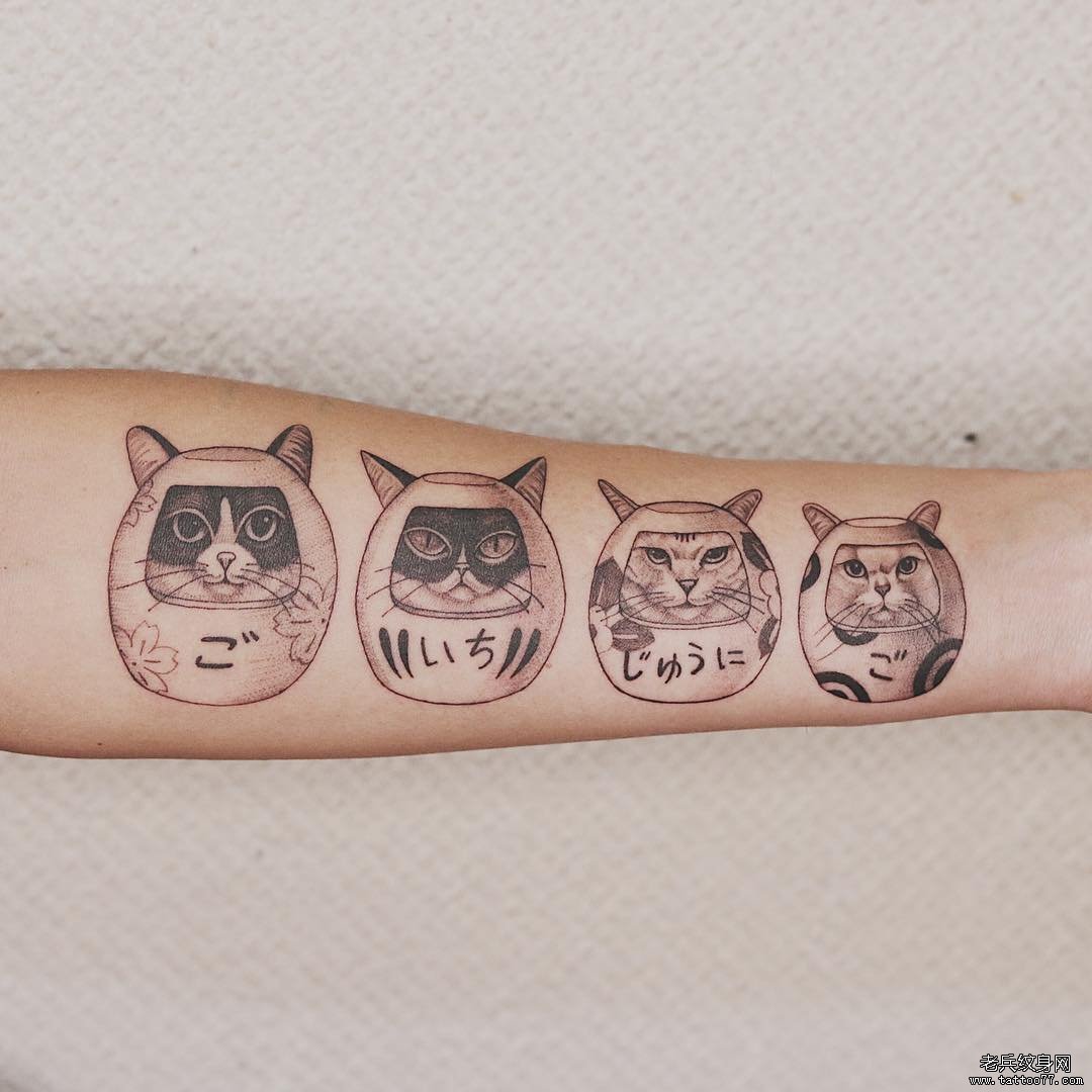 黑灰猫咪达摩蛋纹身图案