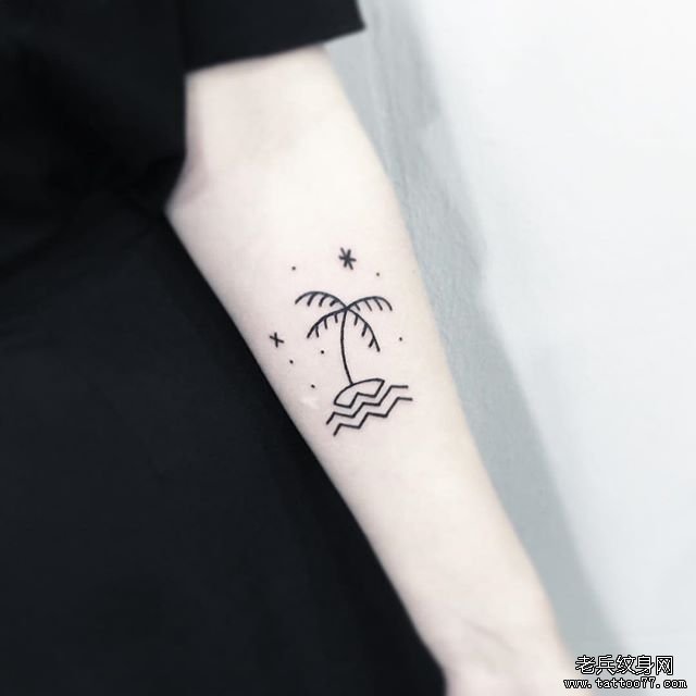 手臂小清新线条椰子树纹身