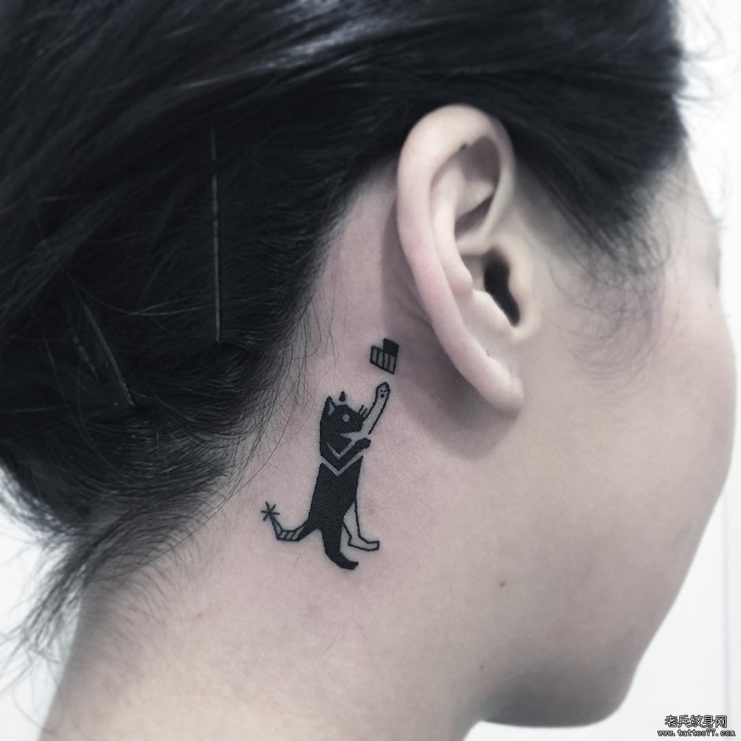 耳后几何猫咪纹身