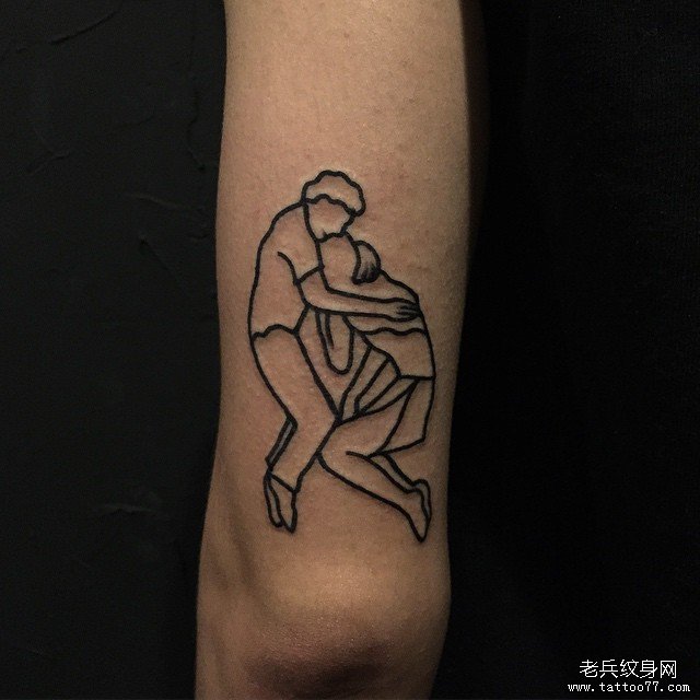 手臂简约线条纹身