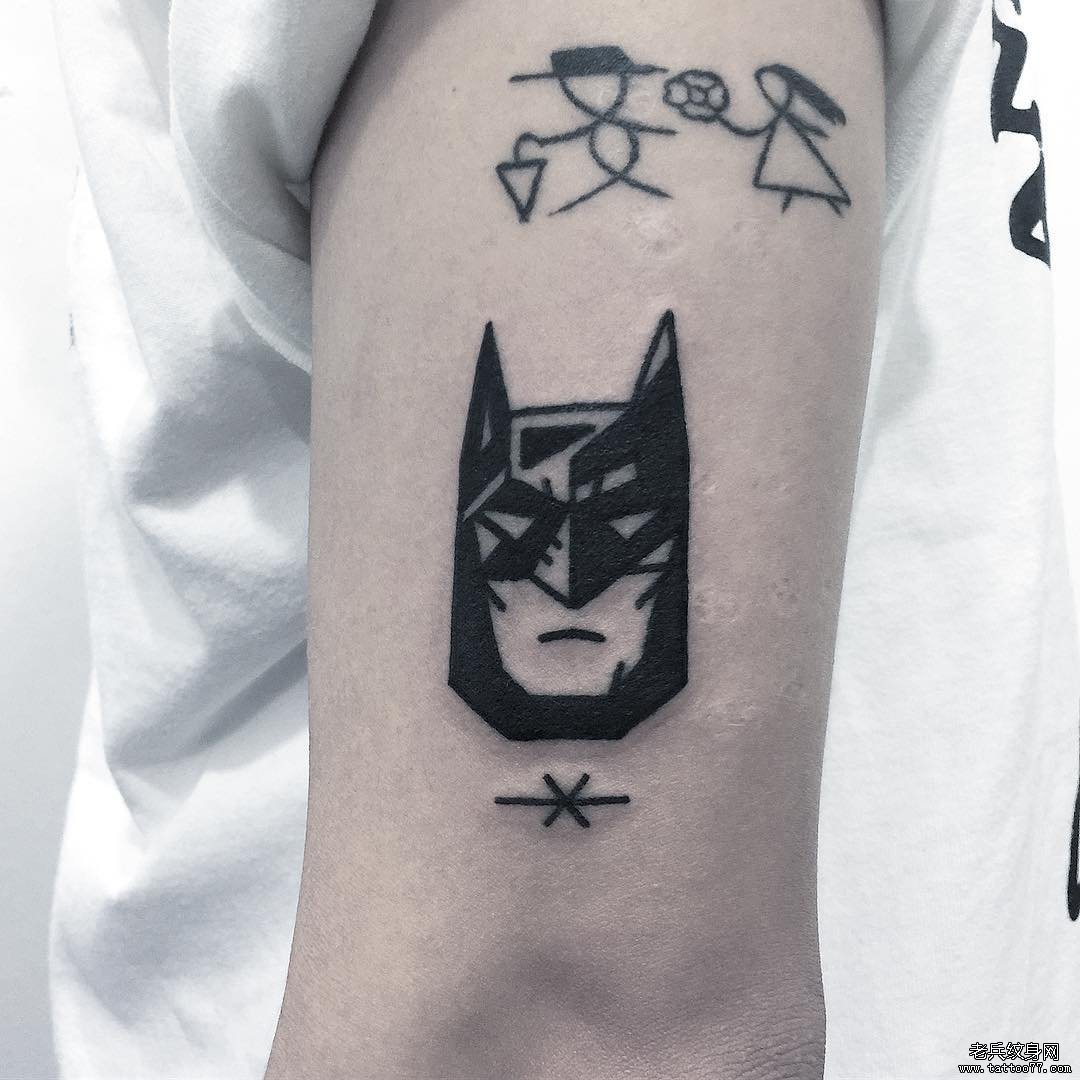 几何蝙蝠侠纹身