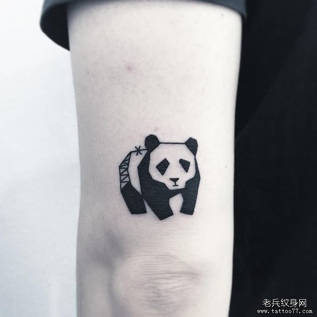 手臂大熊猫纹身