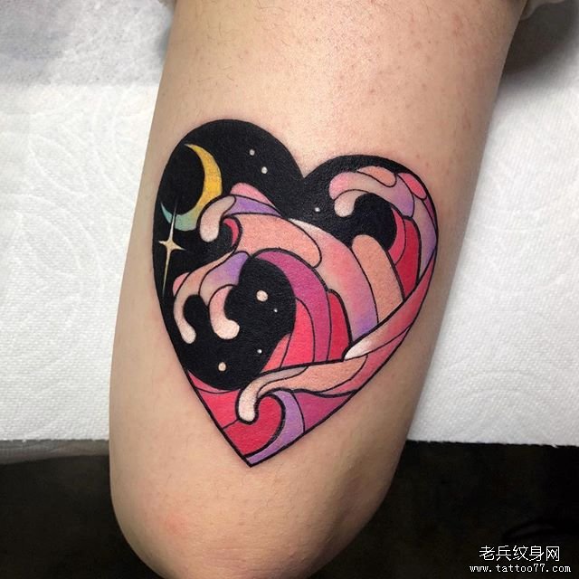 大腿school爱心海浪纹身