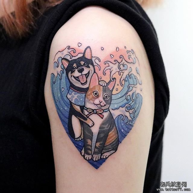 大臂个性彩色柴犬纹身