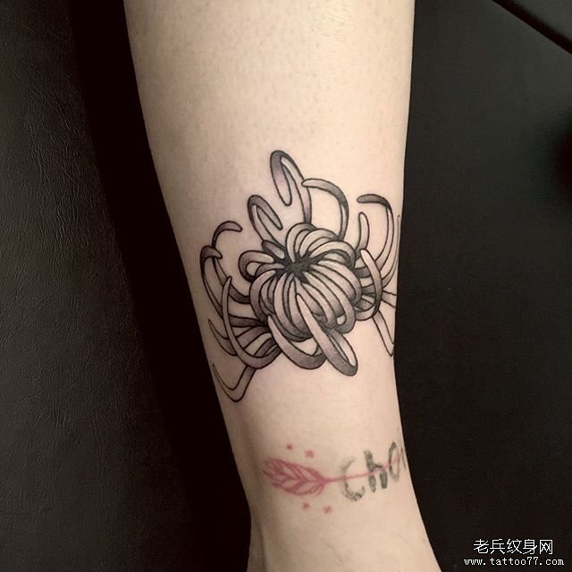 个性小清新花纹身穿