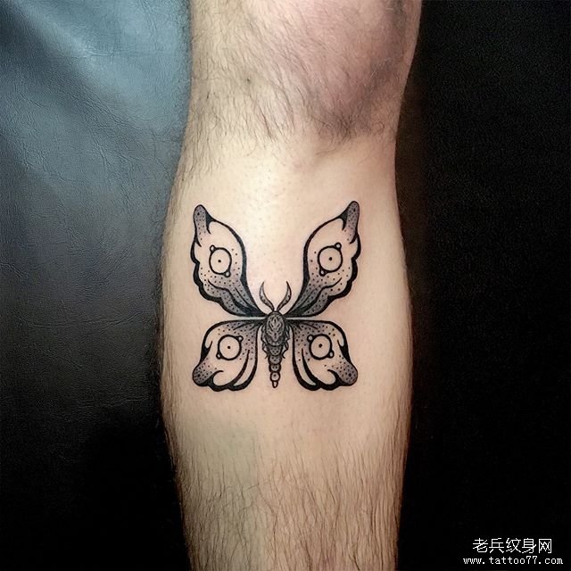 手臂个性蝴蝶纹身