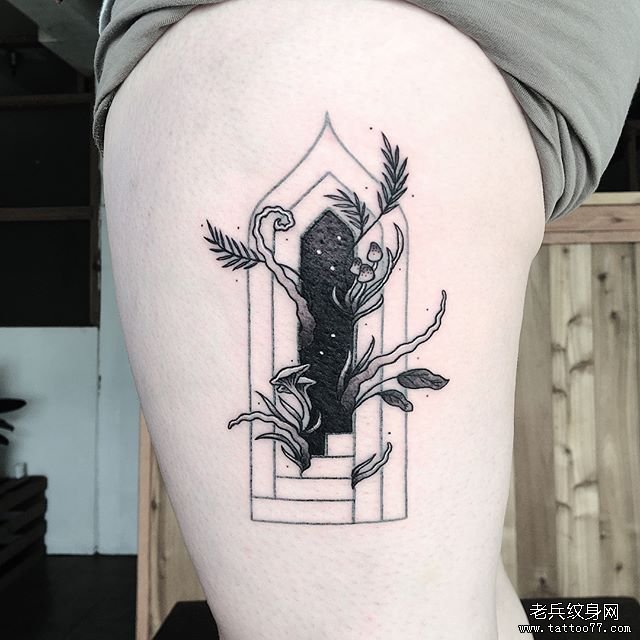 大腿个性几何纹身