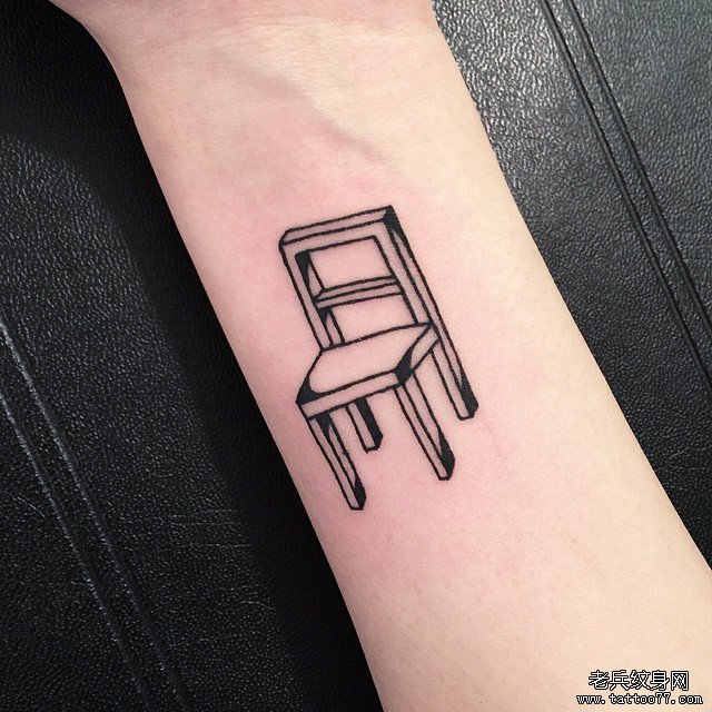 手腕小清新椅子纹身