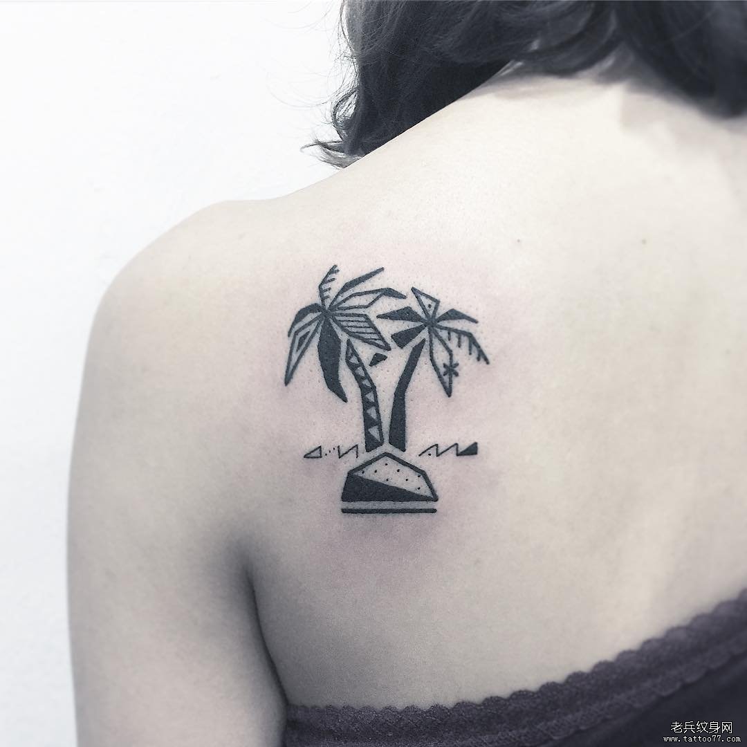 后背椰子树纹身