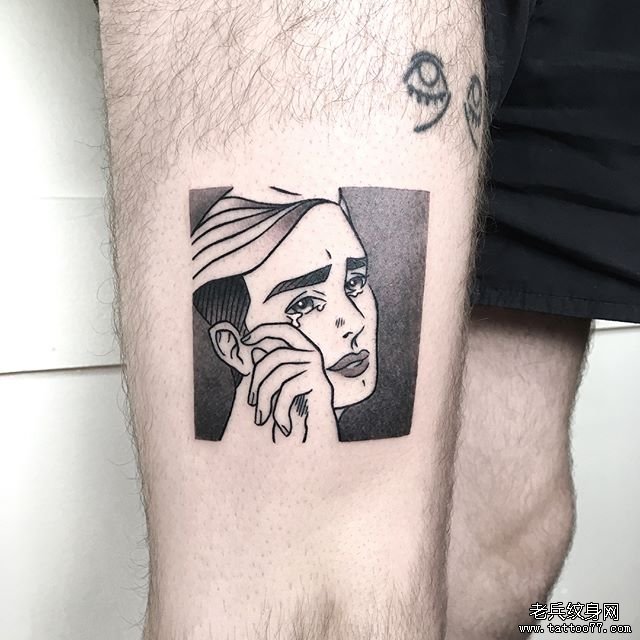 大腿简笔点刺女人纹身