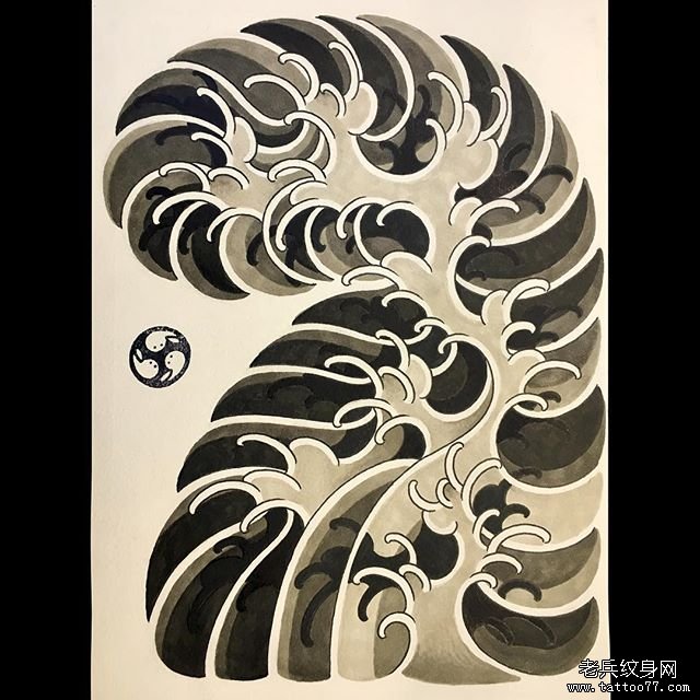 个性半胛浪花纹身