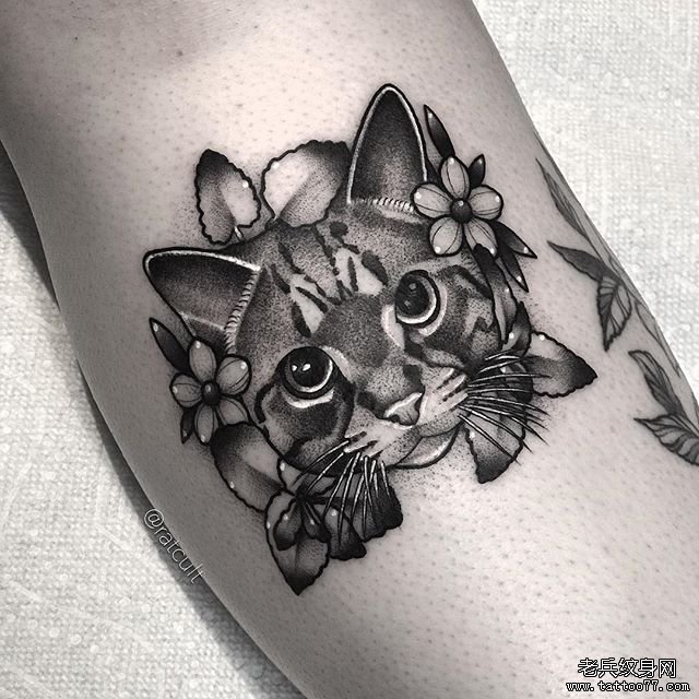 黑灰个性猫咪纹身