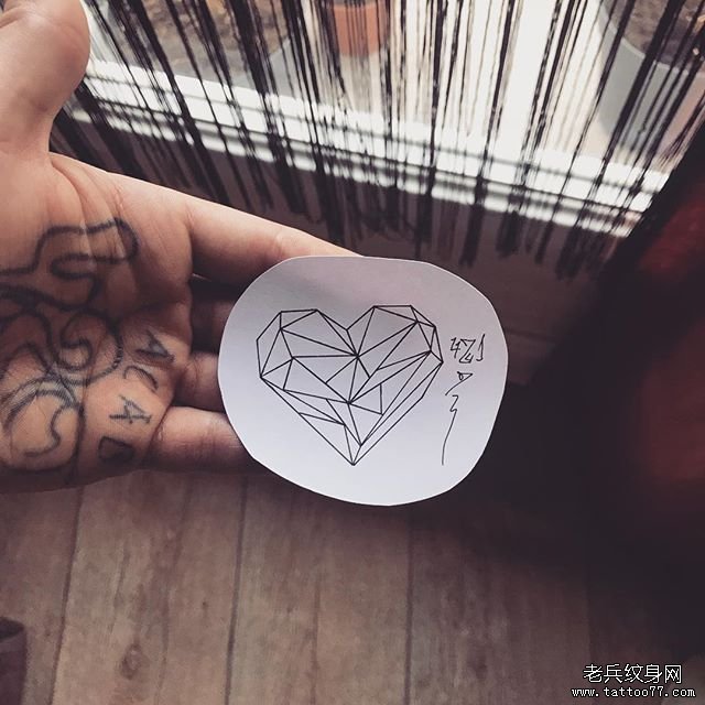 线条爱心纹身手稿