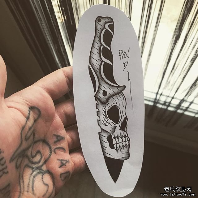 匕首骷髅纹身