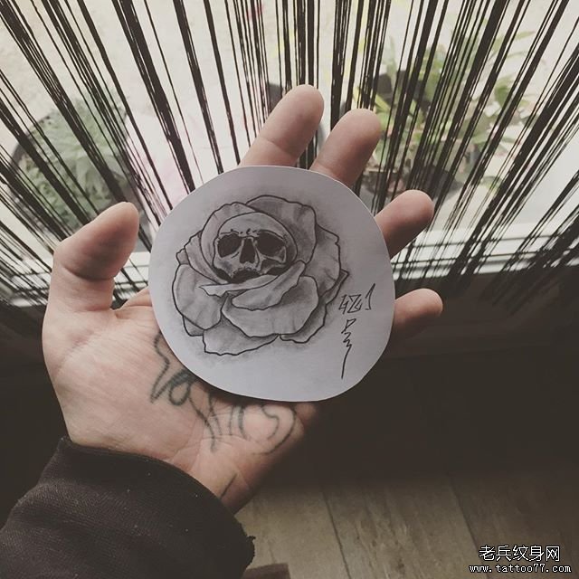 骷髅玫瑰纹身