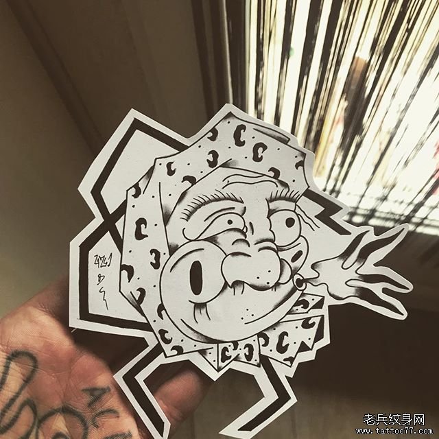 黑灰火男纹身