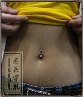 本店打造的美女脐环人体穿孔艺术