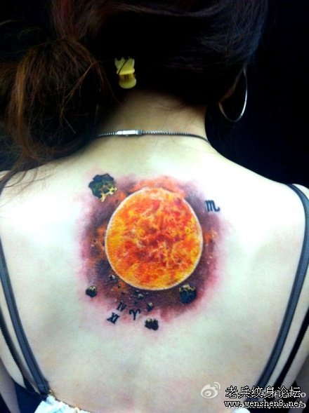 太阳纹身图案大全：背部彩色太阳纹身图案纹身图片
