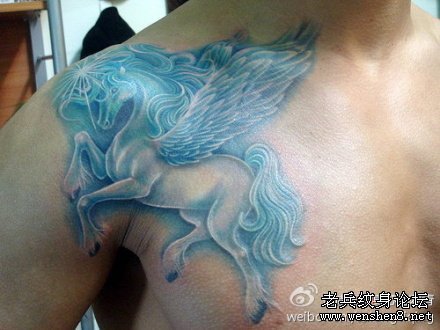 独角兽纹身图案：一款胸部彩色独角兽纹身图案纹身图片