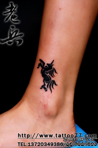 独角兽纹身图案：脚踝部位图腾独角兽纹身图案纹身图片