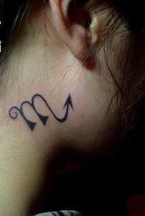星座纹身图案：颈部图腾星座标志纹身图案纹身图片