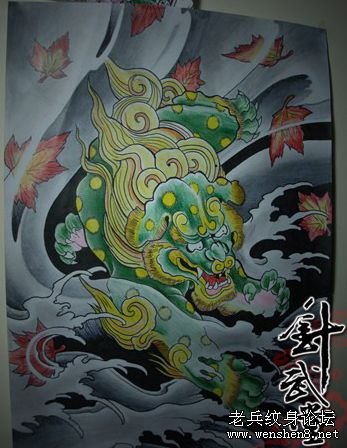 男人纹身图案：彩色唐狮枫叶纹身图案纹身图片