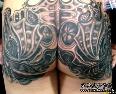 一款另类的臀部欧美3D机械纹身图案