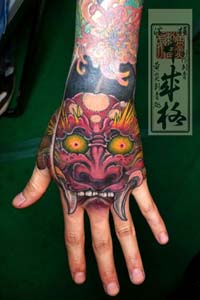 日本黄炎刺青作品欣赏：手部般若纹身图片大全（tattoo）