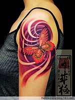 日本纹身作品手臂彩色蝴蝶纹身图案