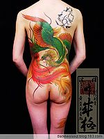 日本黄炎纹身美女满背凤凰纹身作品