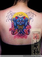 日本黄炎纹身美女背部招财猫纹身作品