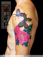 手臂彩色牡丹蝴蝶纹身—日本黄炎纹身作品