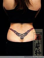 日本纹身师美女腰部图腾纹身作品