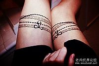 美女腿部蕾丝纹身