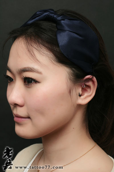 武汉人体穿孔：美女耳朵穿孔