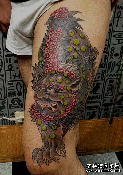 武汉专业纹身店：腿部唐狮子文身图案图片